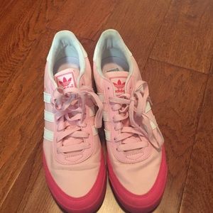 Used Adidas gym shoe!