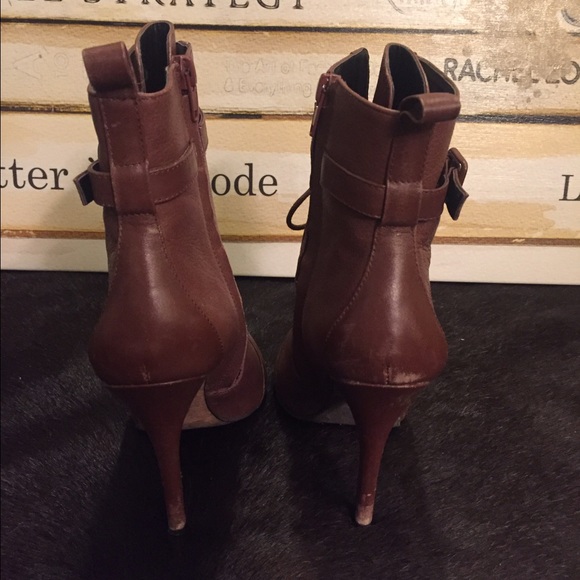 Charles David brown leather pointed toe heel boots - Picture 3 of 3