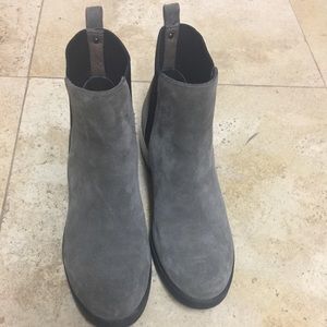 Steve Madden Grroupie Taupe suede Chelsea  booties