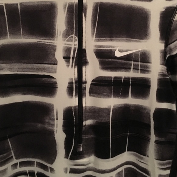 Nike Pro Quarter Zip Jacket - Picture 2 of 3