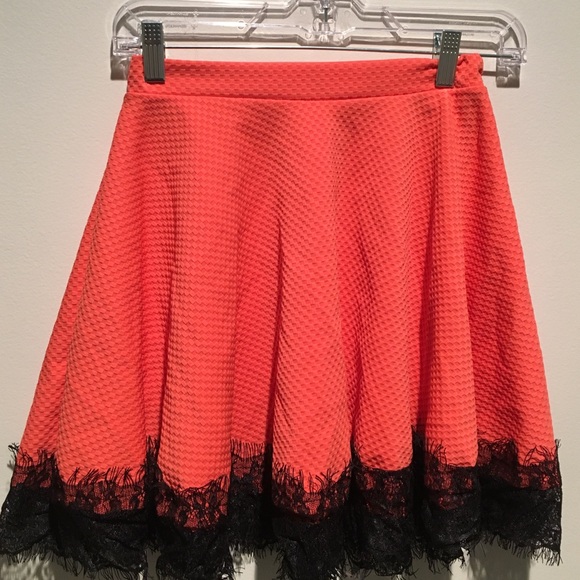 Stretch band  Lace Edge Skirt - Picture 1 of 3