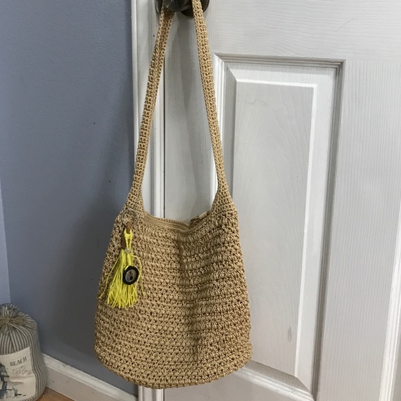 The Sak! Great comfortably shoulder bag in tan