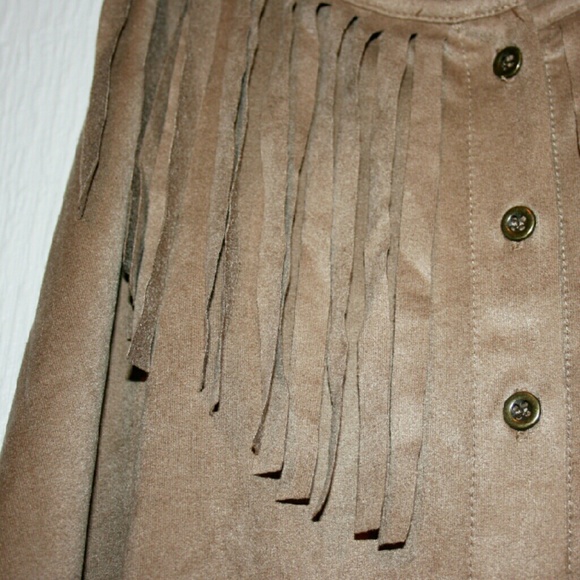 ❌SOLD❌ Faux Suede Button Down Top w/ Fringe NWT - Picture 3 of 4