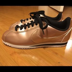 Rose Gold Classic Cortez