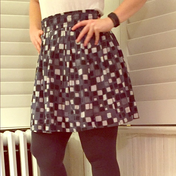 Banana Republic size 4 grey skirt w/ b&w squares