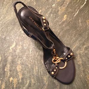 🌸Navy sandals with gold toned details