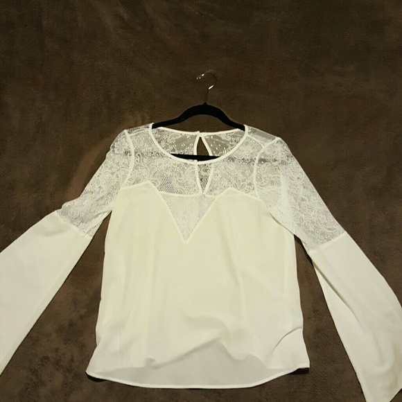 Long sleeved lace shirt