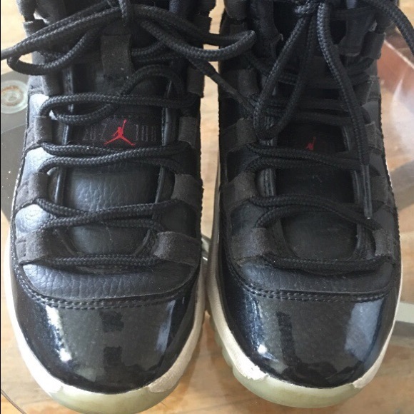 Kids Black & white 11's