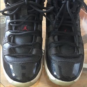 Kids Black & white 11's