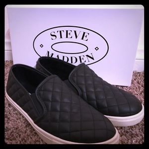 Steve Madden Ecentrcq black slip ons 7.5