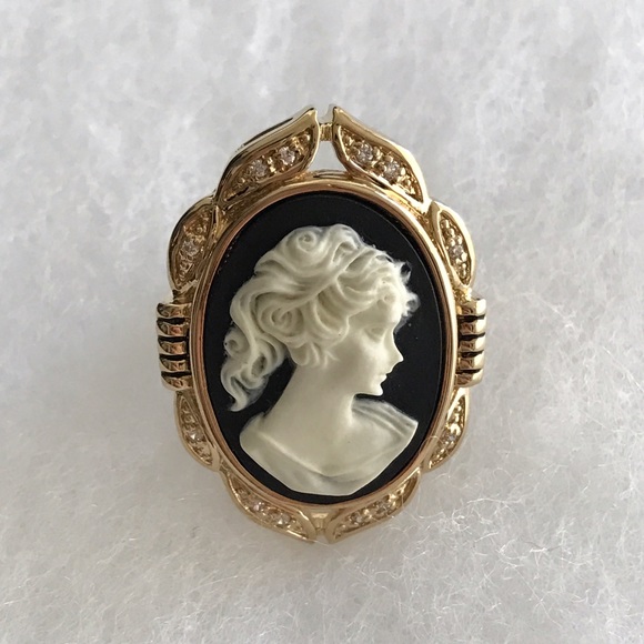 Cameo ring