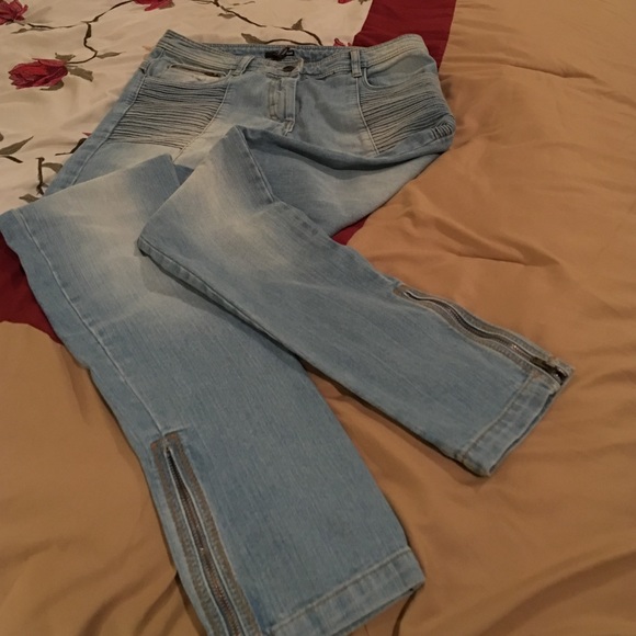 Skinny jeans with zipper