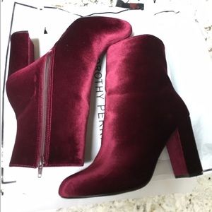 Really cute velvet booties!! UK 6 // US 8💞