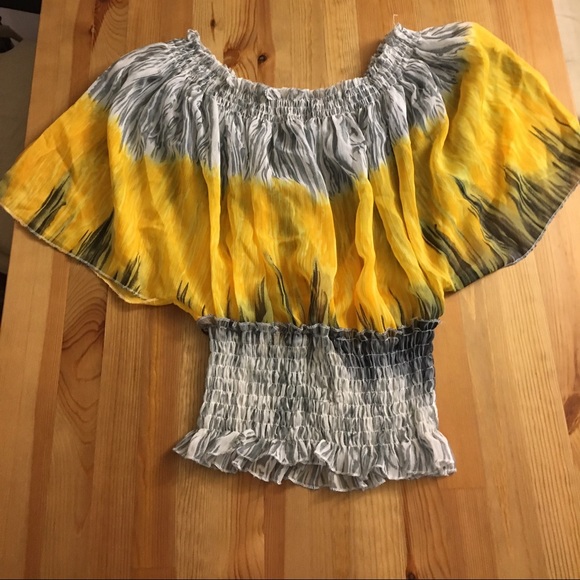 Tops - Cute boutique top with stretchy waist.