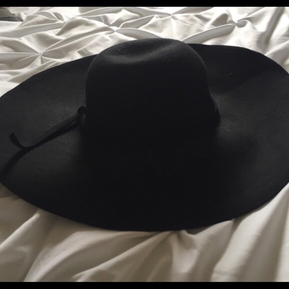 Brandy Melville floppy sun hat ❤️