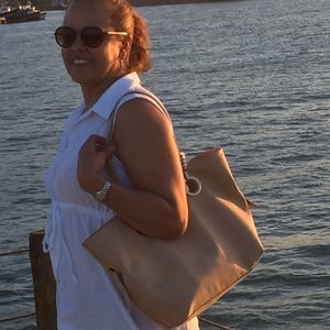 Meet your Posher, Rosa iris