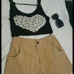 Crop top and highwaist shorts