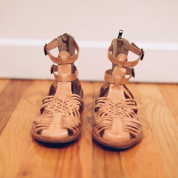 NEW! Gladiators flat sandals. Nude color