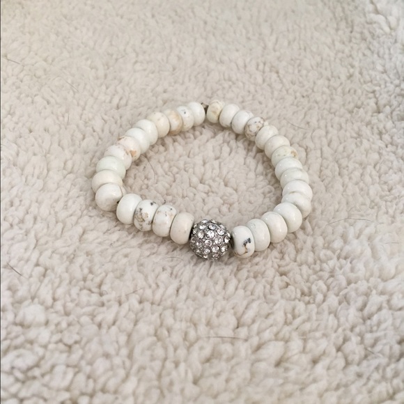 NWOT Sparkle beaded white natural stone bracelet - Picture 3 of 3