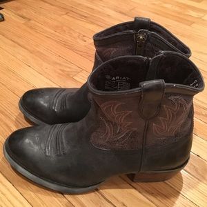 Ariat Unbridled Black Booties 8.5 B NWOB