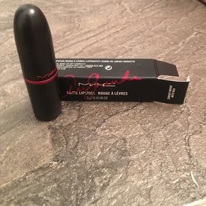 Ariana Grande Lipstick