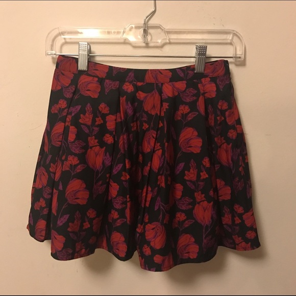Forever 21 black floral mini skirt !!