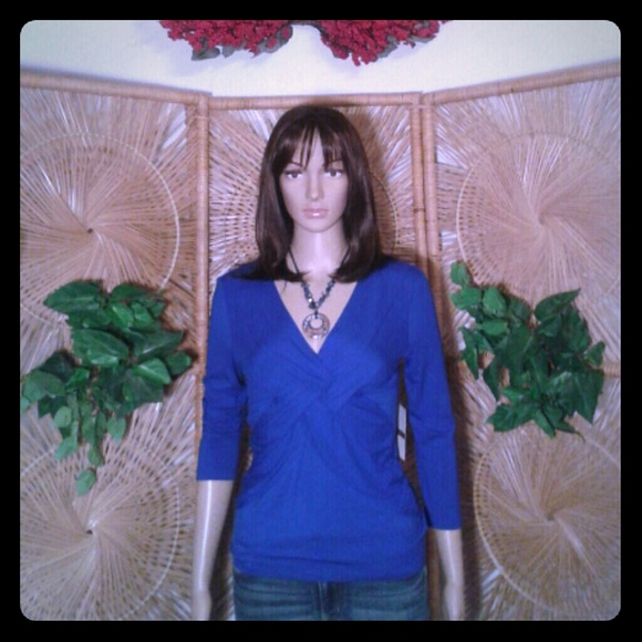 NEW Cable & Gauge Blue 3/4 Sleeve V-Neck