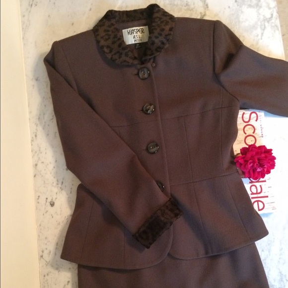 Donated Brown suit w faux fur trim - Picture 4 of 8