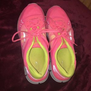 neon pink avias gym shoes 💕