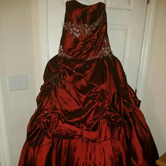 Quincea?era Dress
