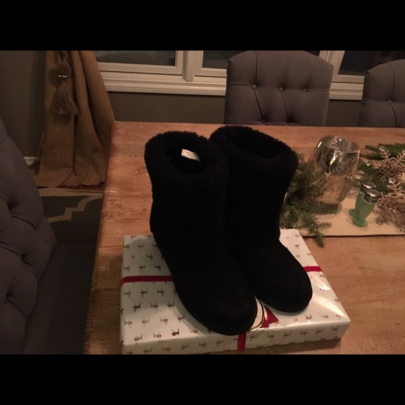 Gorgeous Ugg special addition boots - Picture 1 of 4