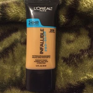L'Oréal infallible pro-glow foundation