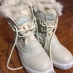 Snow boots