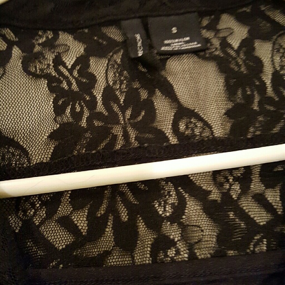 Black lace with golden buttons - Picture 2 of 2