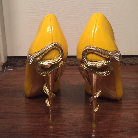 Yellow stiletto