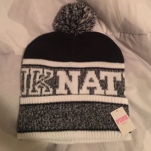 Black/white beanie