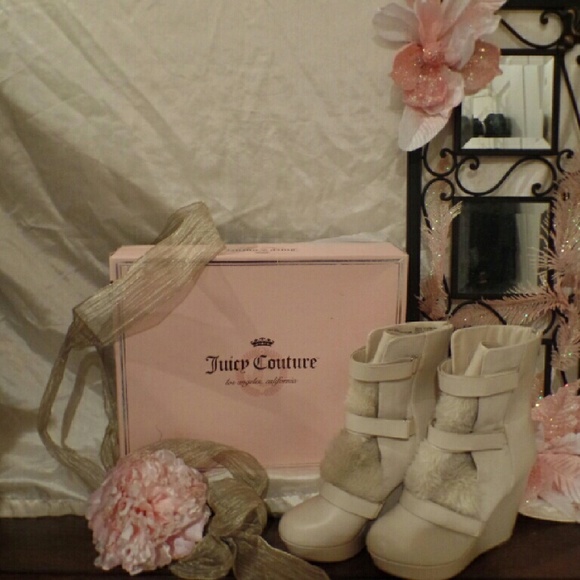 Juicy Couture boots with fur