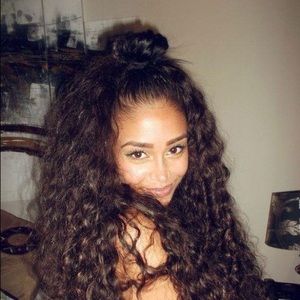 Meet your Posher, Dee