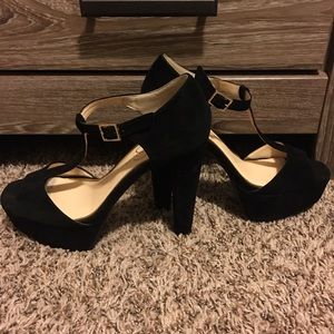 Jessica Simpson platform suede heels