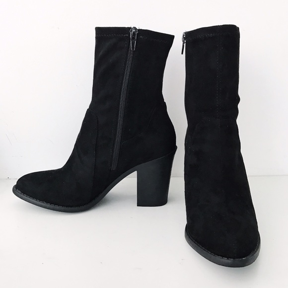 💥SOLD💥Suede Heel Ankle Boots - Picture 3 of 6