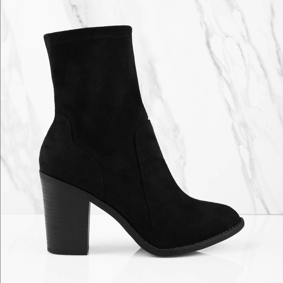 💥SOLD💥Suede Heel Ankle Boots - Picture 4 of 6