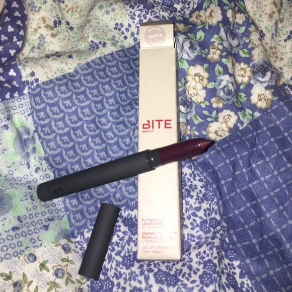 Bite matte lip crayon- truffle