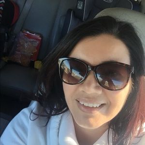 Meet your Posher, Azra