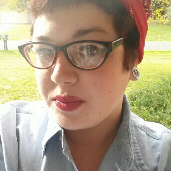 Meet your Posher, Dani - Picture 2 of 2