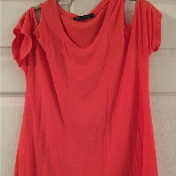 Coral to peach Cold shoulder top with fun hemline
