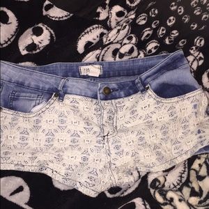 Jean shorts w/ white lace front