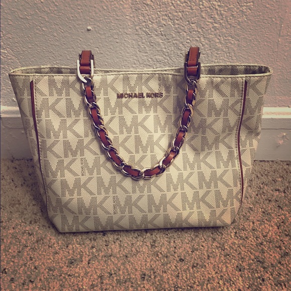 Michael Kors Handbags - Michael Kors Vanilla Harper Tote