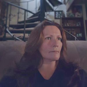 Meet your Posher, Adelaida