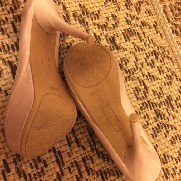 Heels - Picture 3 of 4