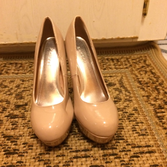 Heels - Picture 4 of 4
